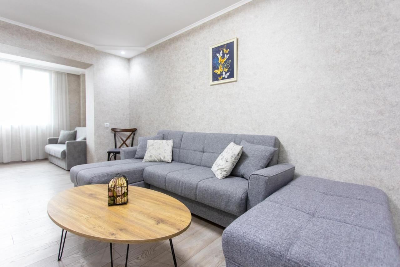Ninia'S Apartment كوتايسي المظهر الخارجي الصورة