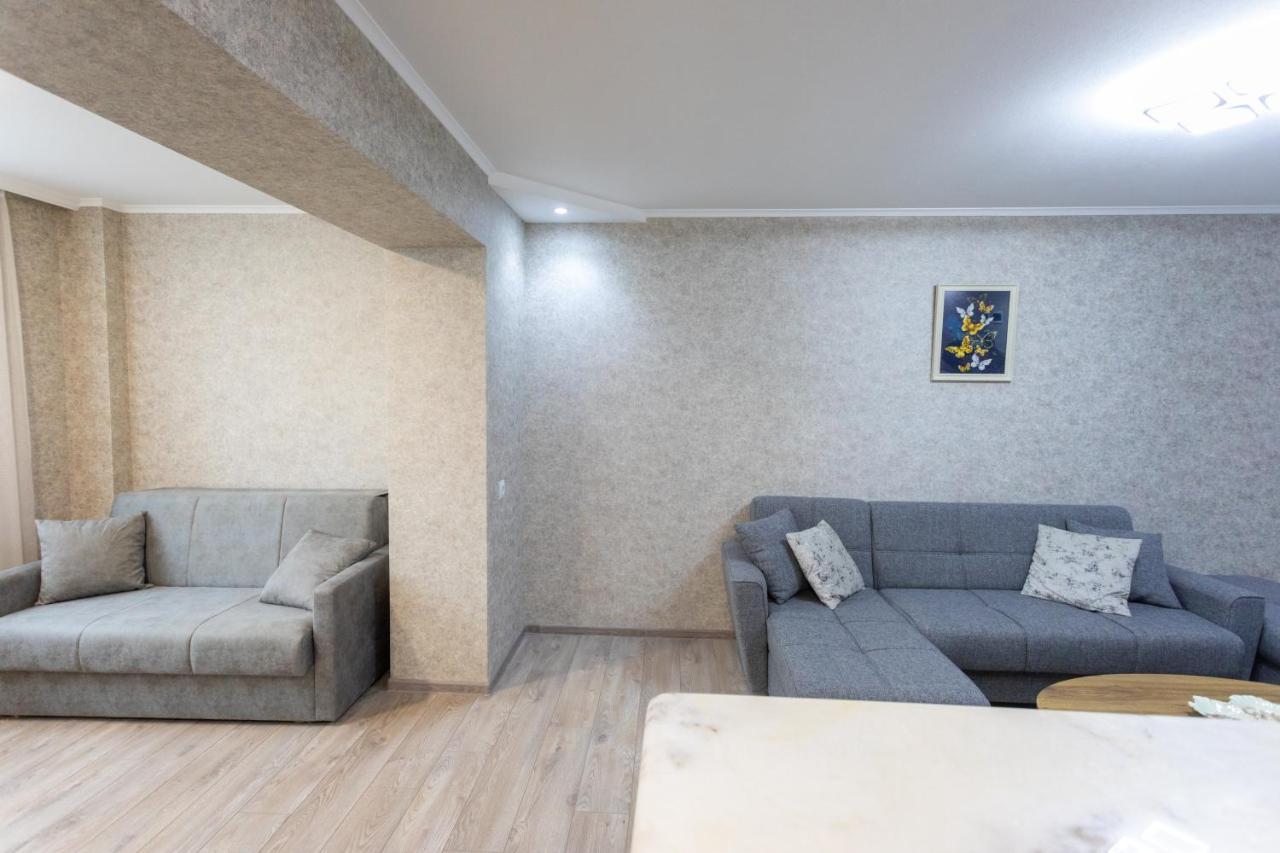 Ninia'S Apartment كوتايسي المظهر الخارجي الصورة