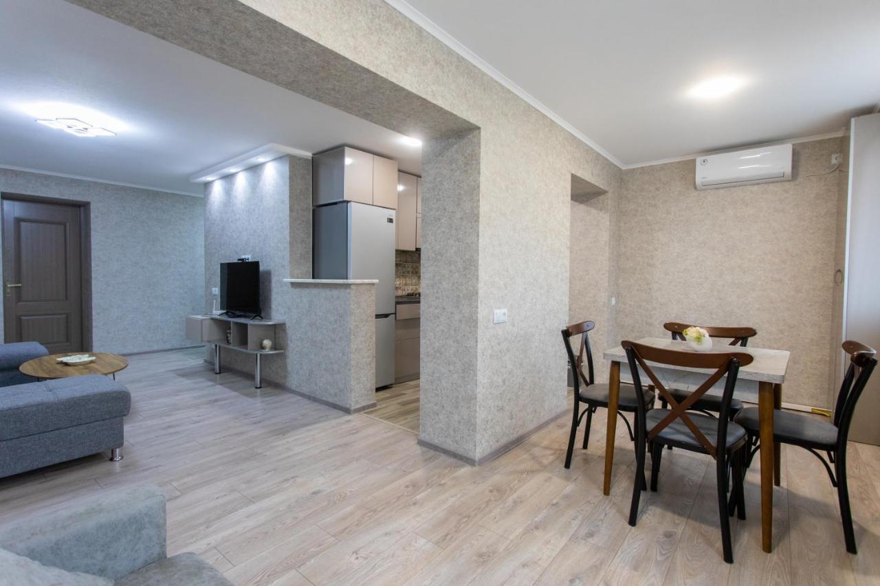 Ninia'S Apartment كوتايسي المظهر الخارجي الصورة