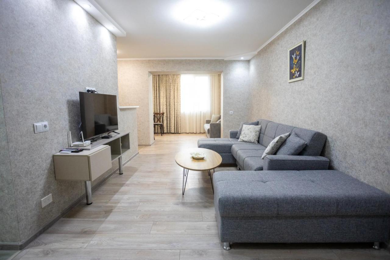 Ninia'S Apartment كوتايسي المظهر الخارجي الصورة